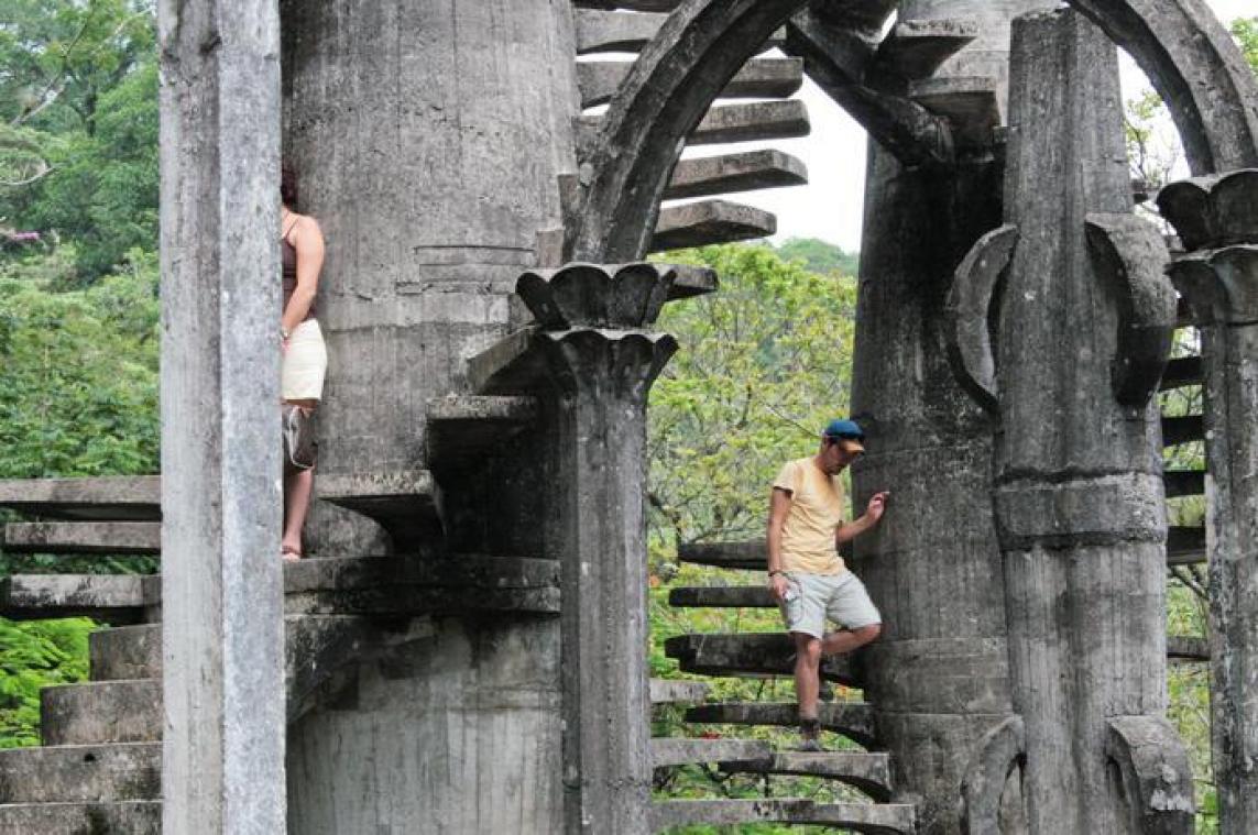Een surrealistische stad in de Mexicaanse jungle
