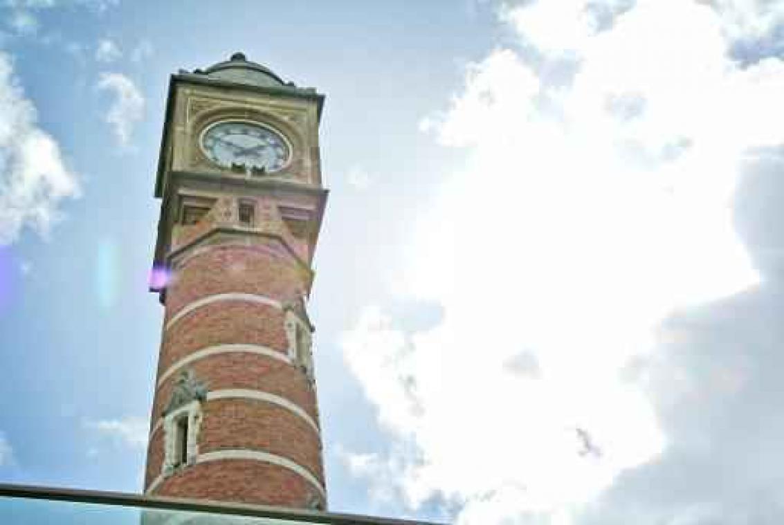 Droog met zon en wolken