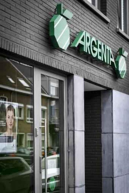 Smartphone dwingt Argenta te snoeien