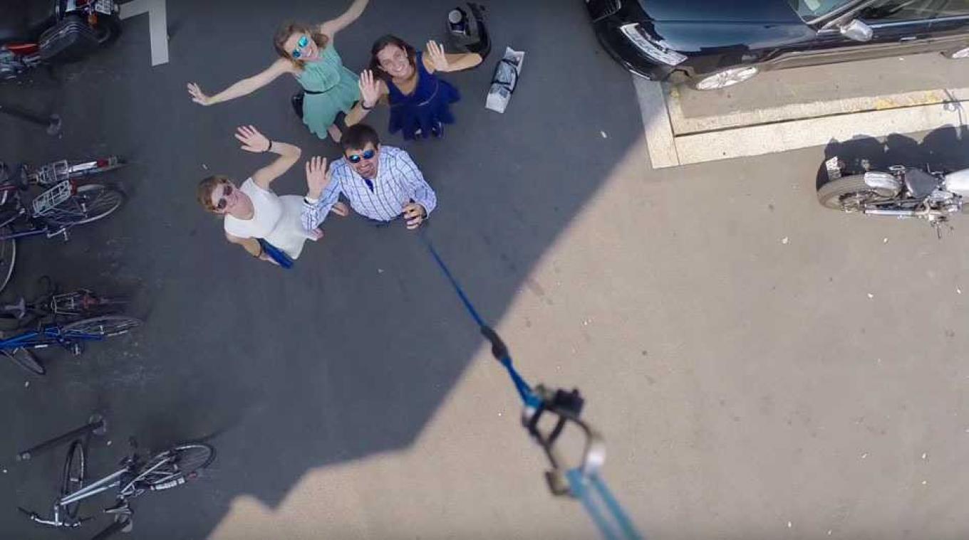 Deze mini helikopter doet selfiestick verbleken
