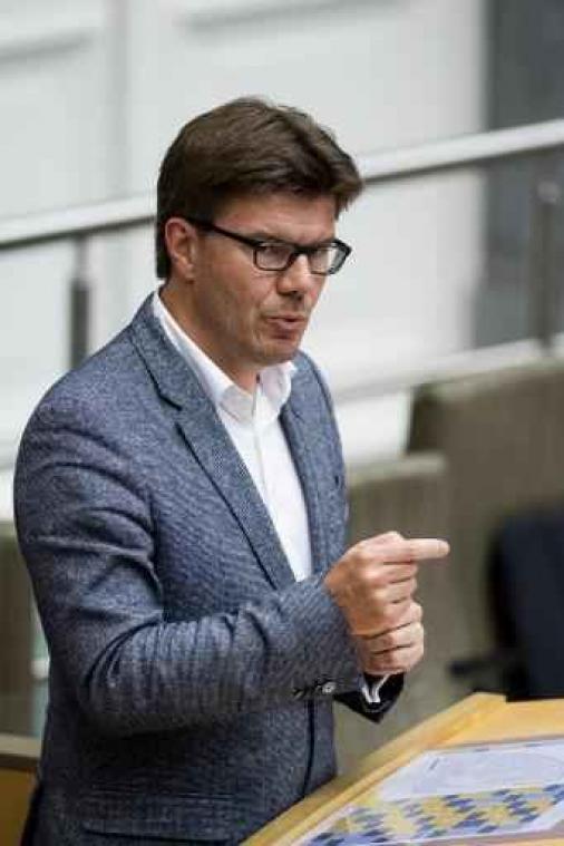 Gatz en collega Greoli bezoeken hulporganisatie 'Music Fund'