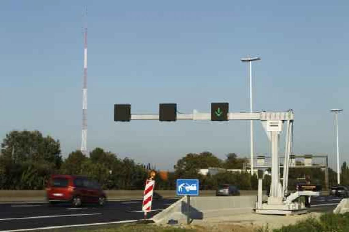 Wegen en Verkeer legt spitsstrook aan op E40 tussen Groot-Bijgaarden en Affligem