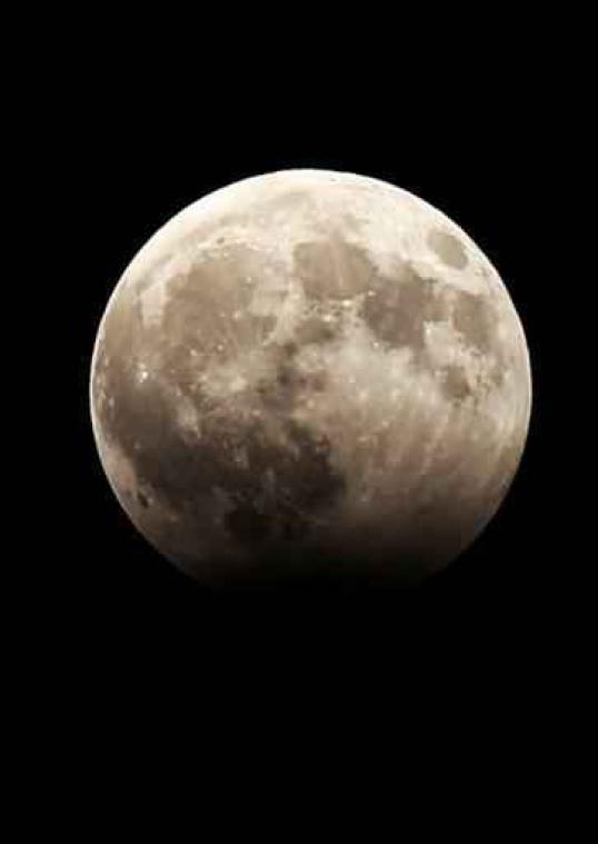 Japanners ontdekken gigantische grot op de Maan
