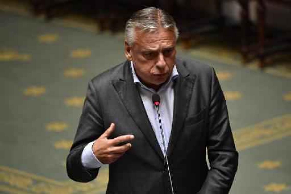 Wetstraat looft autoriteit De Ruyver