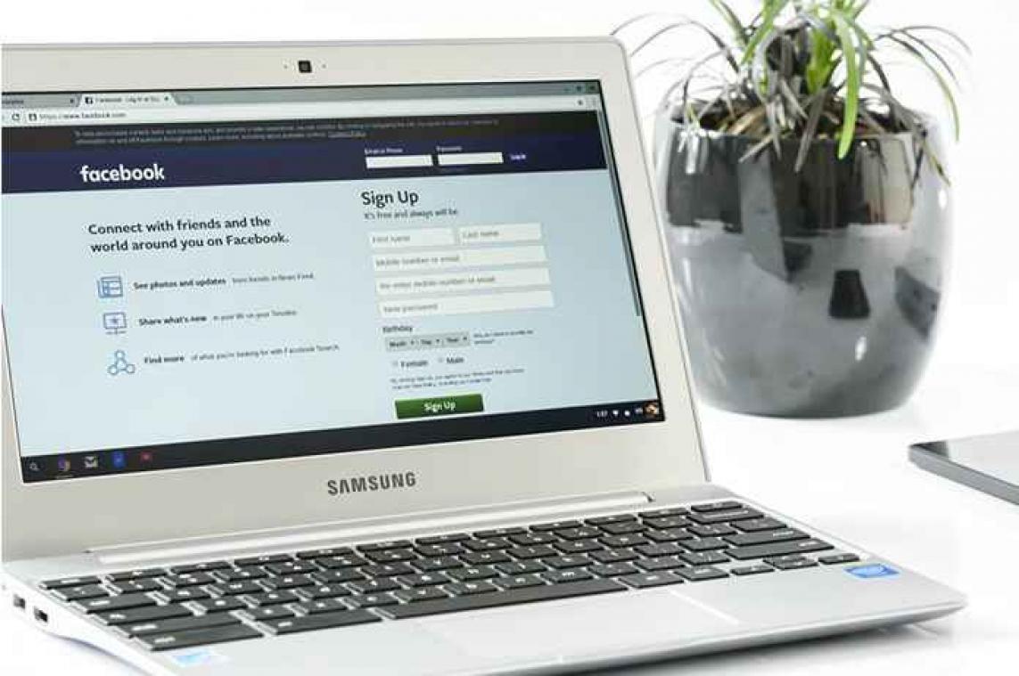 Facebook experimenteert met CV-functie