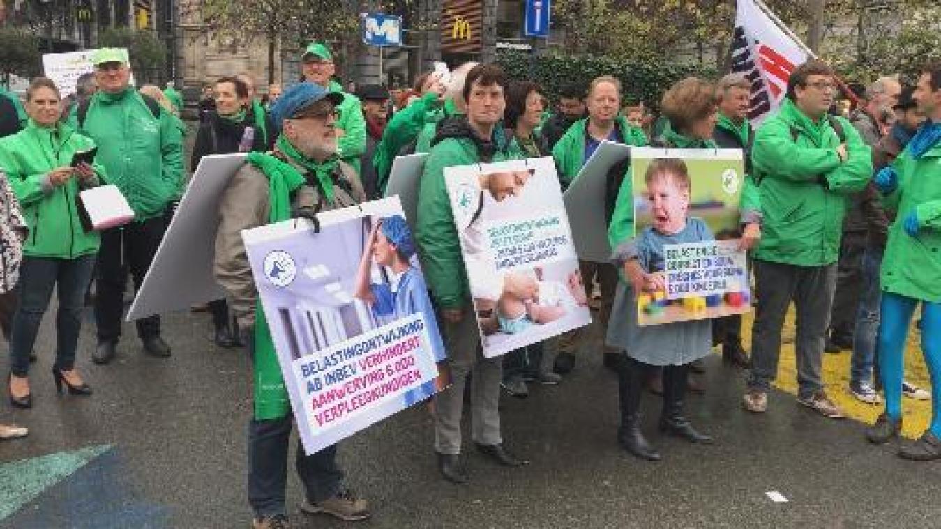 Financieel Actie Netwerk laat multinationals naar de bodem springen op Beursplein