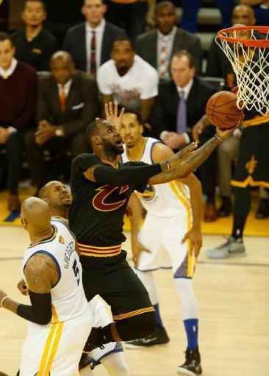 NBA: LeBron James leidt Cleveland voorbij Bulls