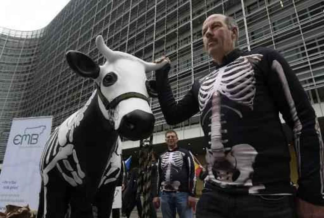 Melkboeren trekken aan alarmbel bij Europese Commissie