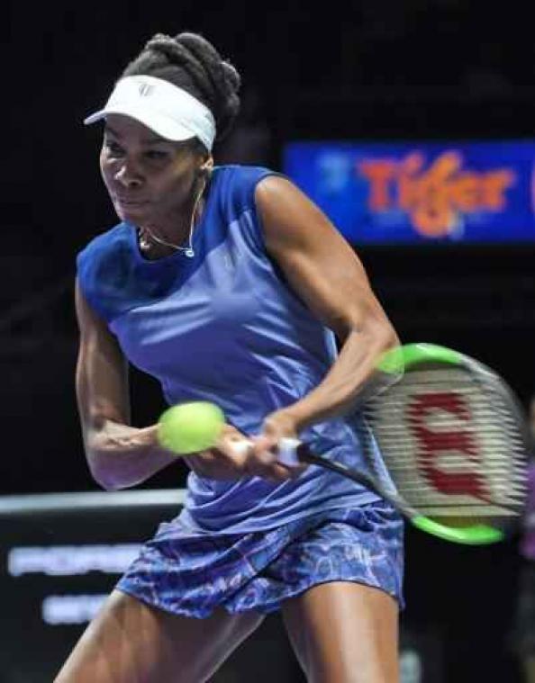 Venus Williams klopt Garbine Muguruza en pakt ticket voor halve finales op WTA Masters