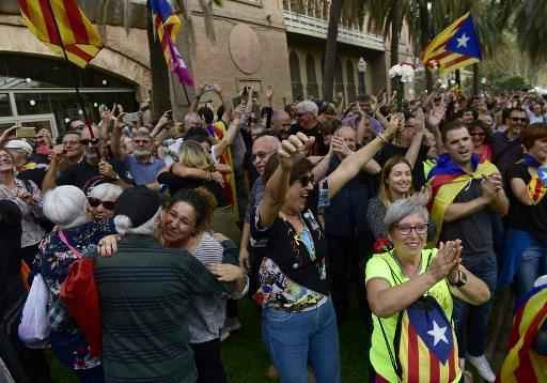 Tienduizenden separatisten barsten in vreugde uit in Barcelona