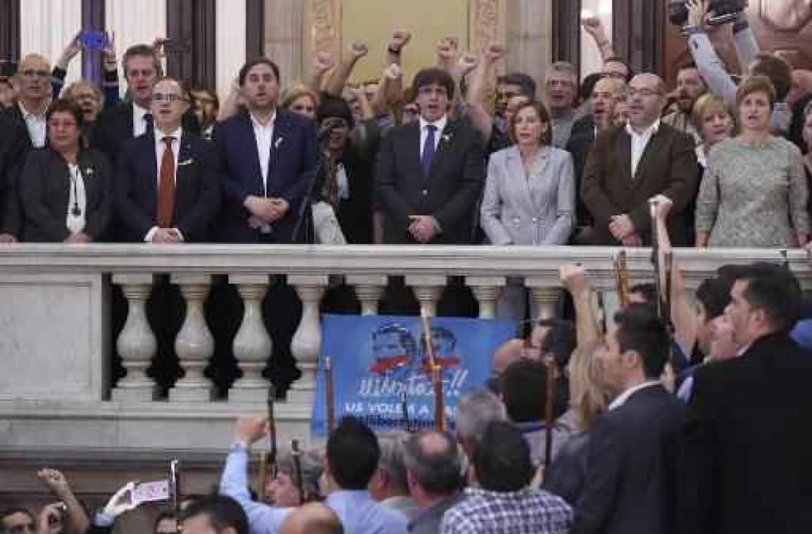 Puigdemont roept Catalanen op tot "vreedzaamheid"
