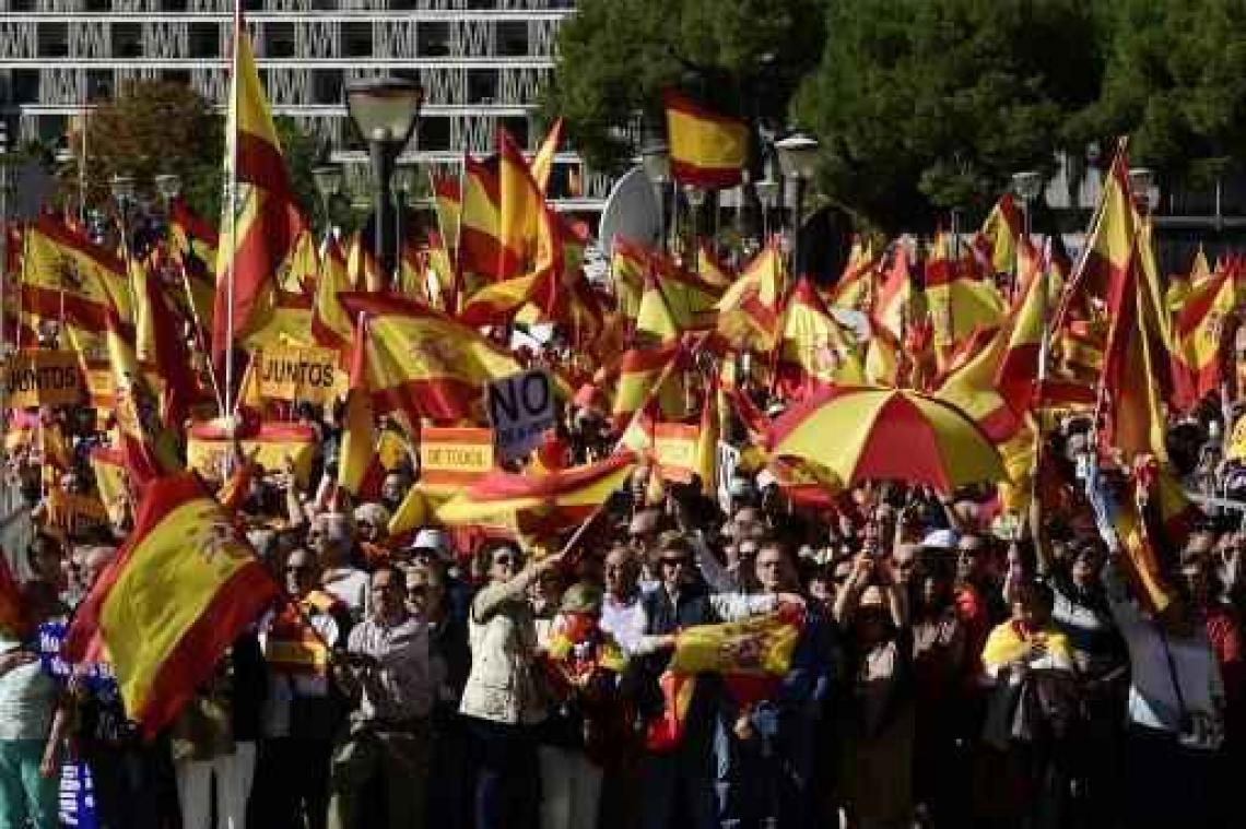 Duizenden mensen betogen in Madrid voor eenheid van Spanje