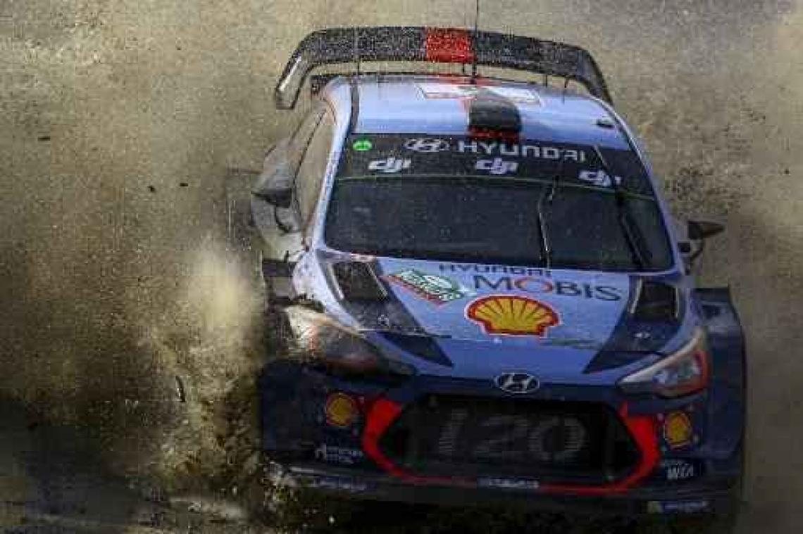 Thierry Neuville vol in de aanval tijdens Rally van Groot-Brittannië