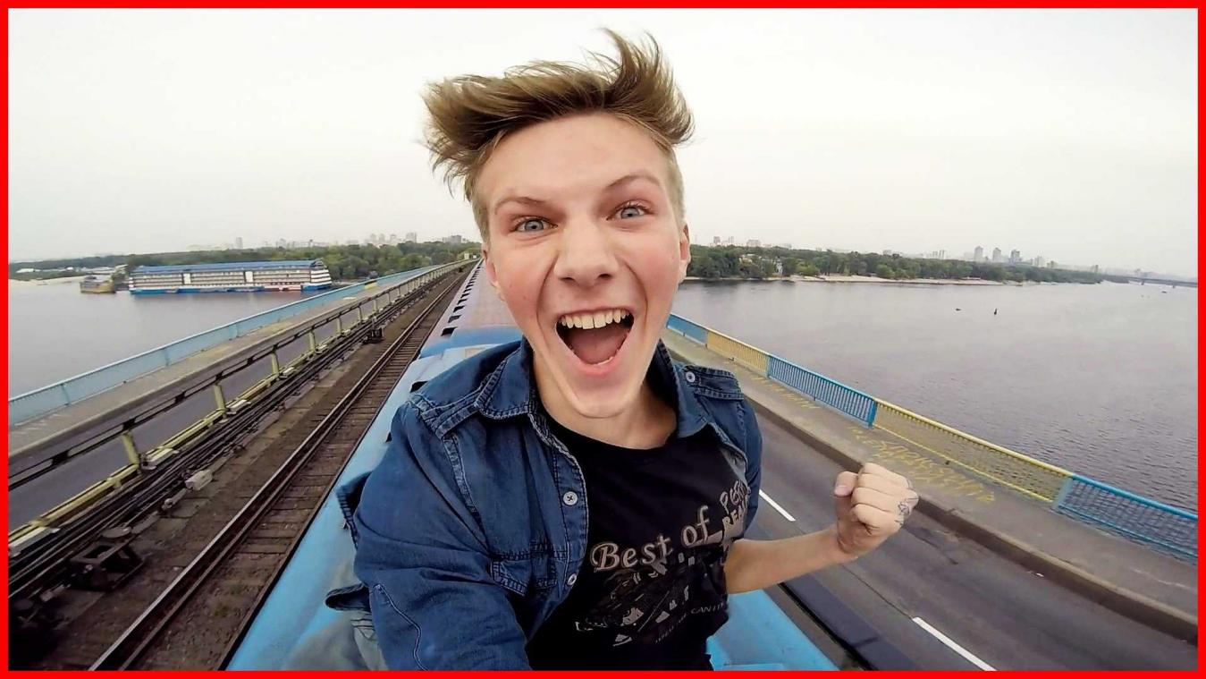 Doe dit niet na. Passagier surft op dak van trein