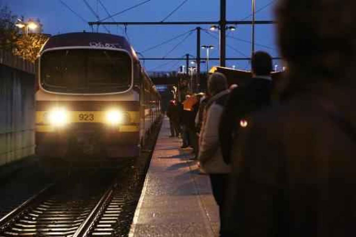 Honderdtal jongeren brengen trein tussen Ottignies en Brussel tot stilstand