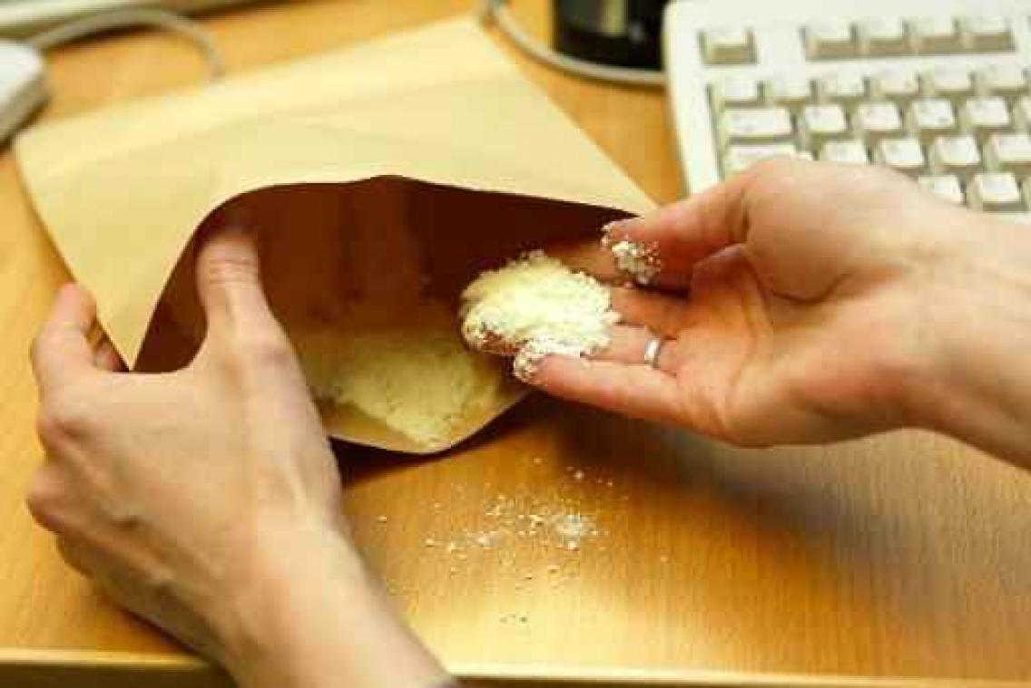 Envelop met wit poeder aangetroffen in Spaanse winkel in Anderlecht