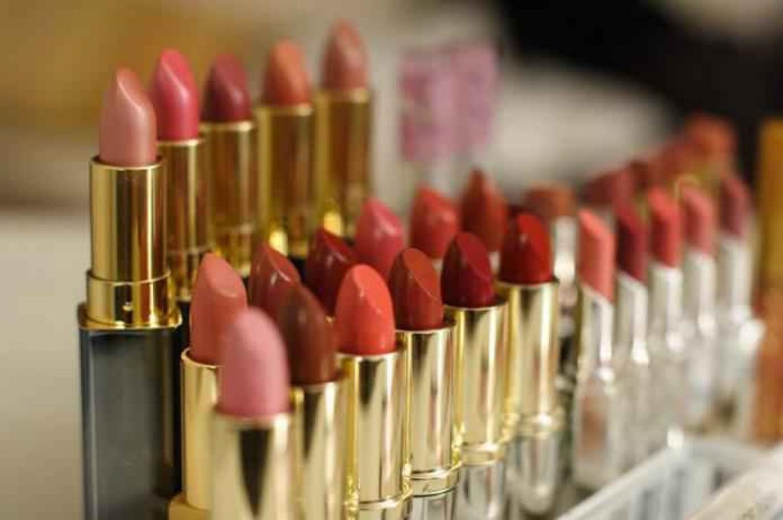 Vrouw klaagt winkel aan omdat ze herpes heeft gekregen van lippenstift