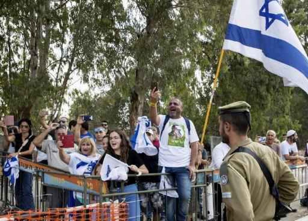 Israëlisch Defensieminister vraagt gratie voor soldaat die Palestijn in hoofd schoot