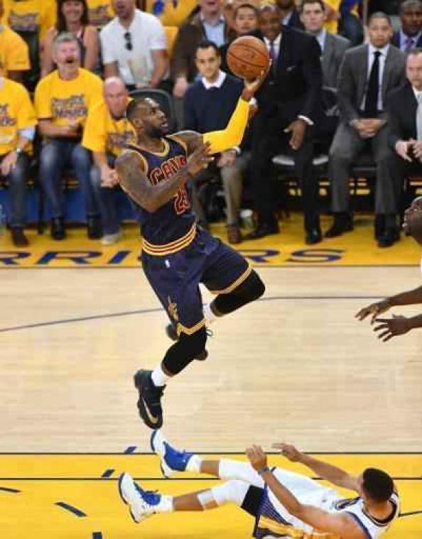 NBA-vicekampioen Cleveland gaat thuis tegen Atlanta andermaal onderuit