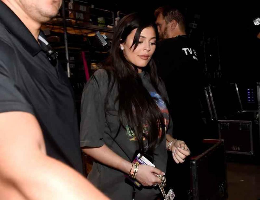 Kylie Jenner is boos om babybuik'