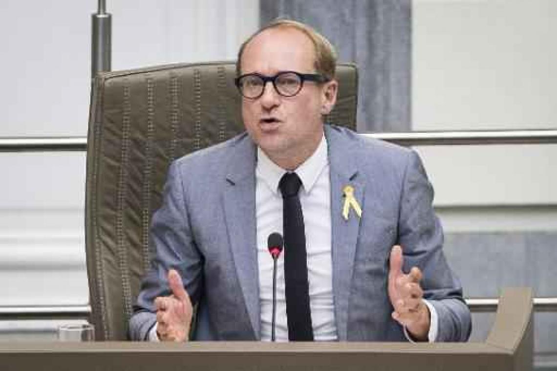 Weyts stuurt inspecteurs naar Kippenbedrijf Wingene