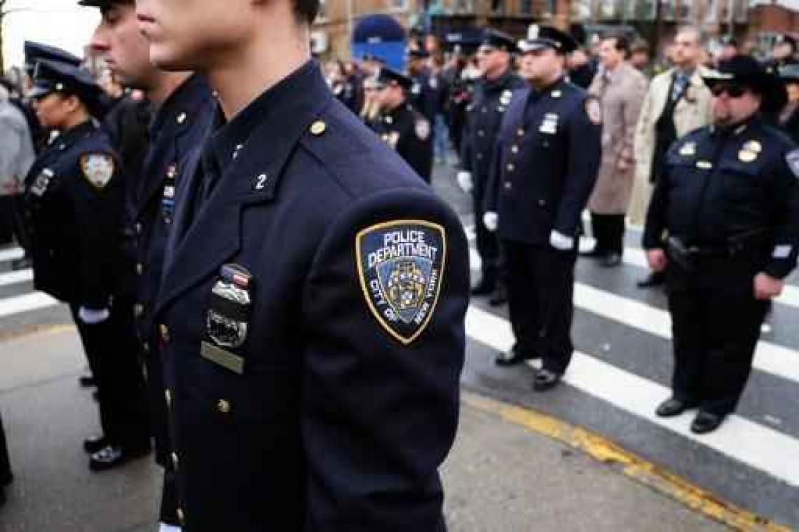 New Yorkse politie-inspecteurs verkrachten jonge vrouw in hun dienstwagen