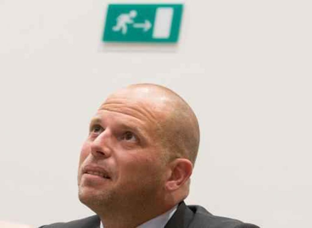 Meer dan 2.000 reclameborden overplakt met affiches tegen migratiebeleid regering