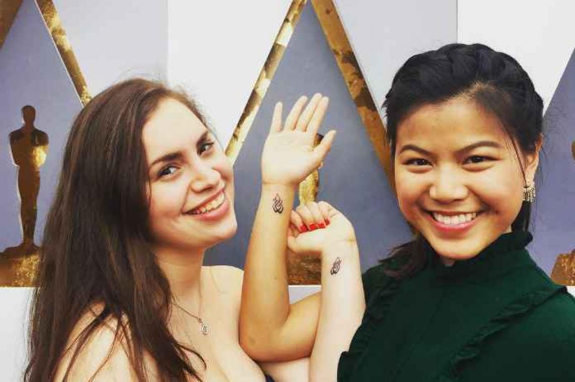 Vrouwen zetten om ontroerende reden dezelfde tattoo als Lady Gaga