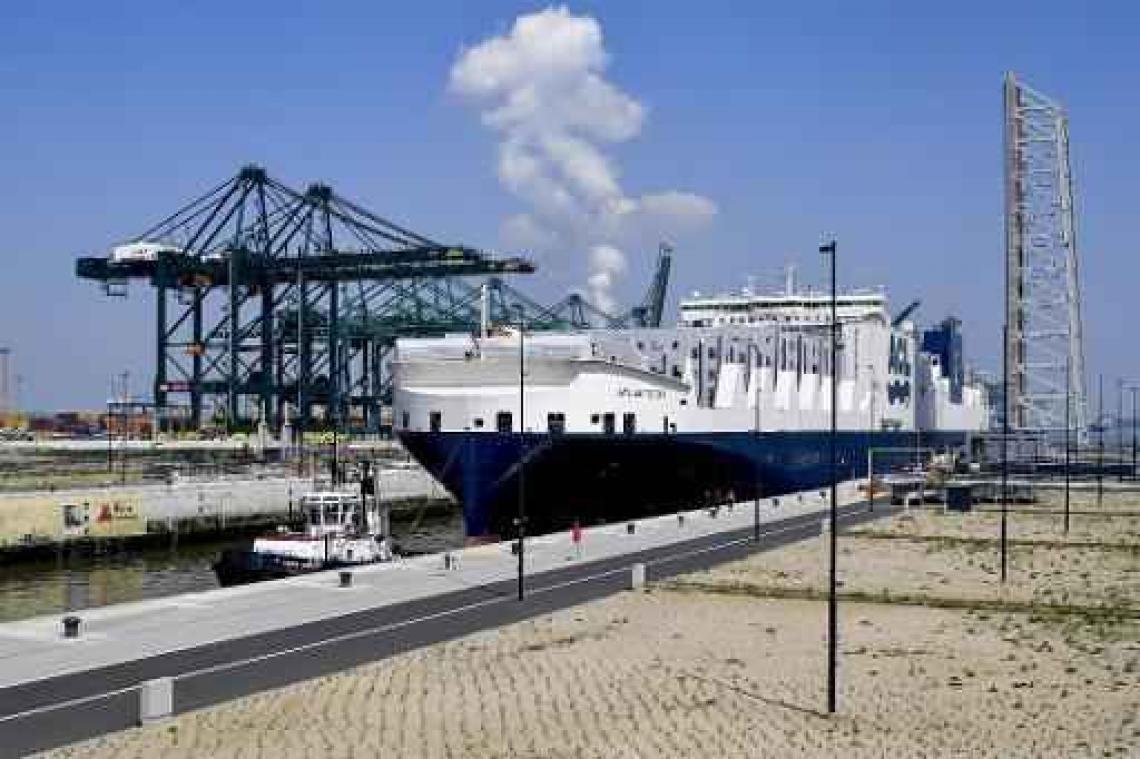 Grootste sluis ter wereld buiten gebruik door olievervuiling