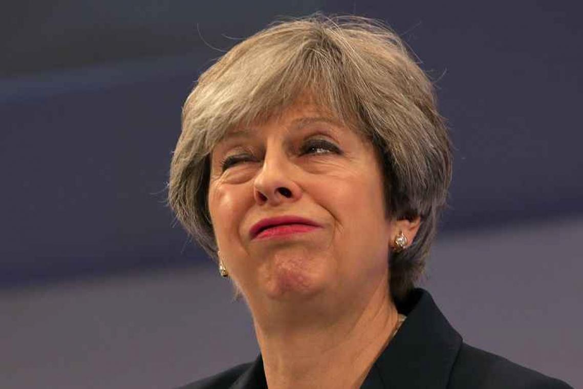 May wankelt na openlijk wantrouwen partijgenoten