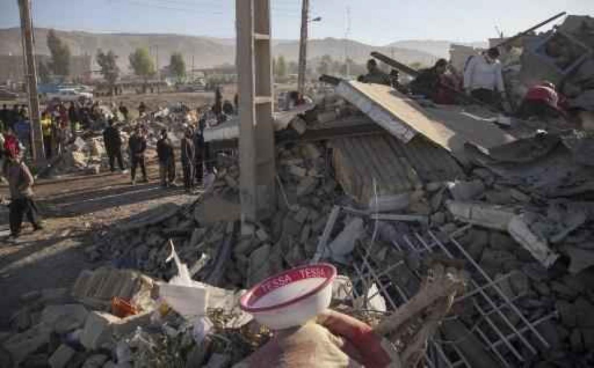 Autoriteiten maken gewag van meer dan 340 doden in Iran en Irak na aardbeving