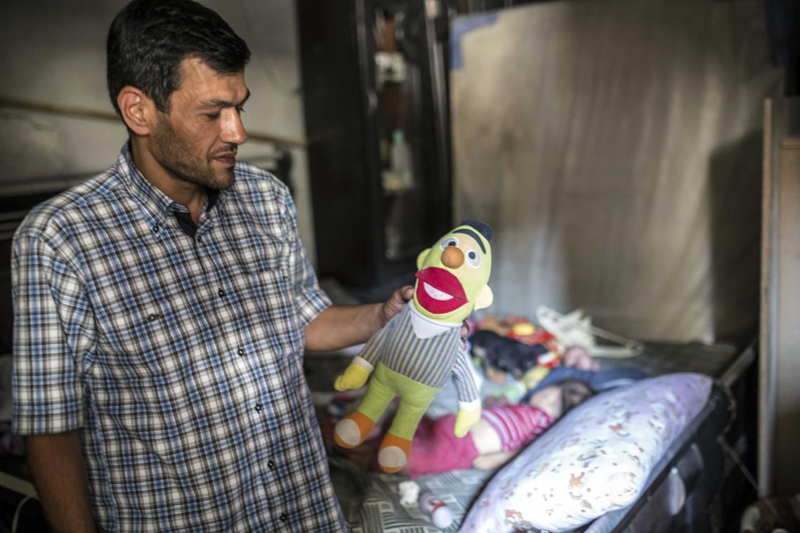 IN BEELD. Vader Aylan Kurdi keert terug naar de ruïnes van Kobane