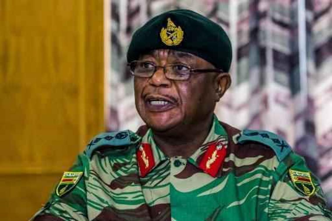 Legerchef Zimbabwe dreigt "tussenbeide te komen"