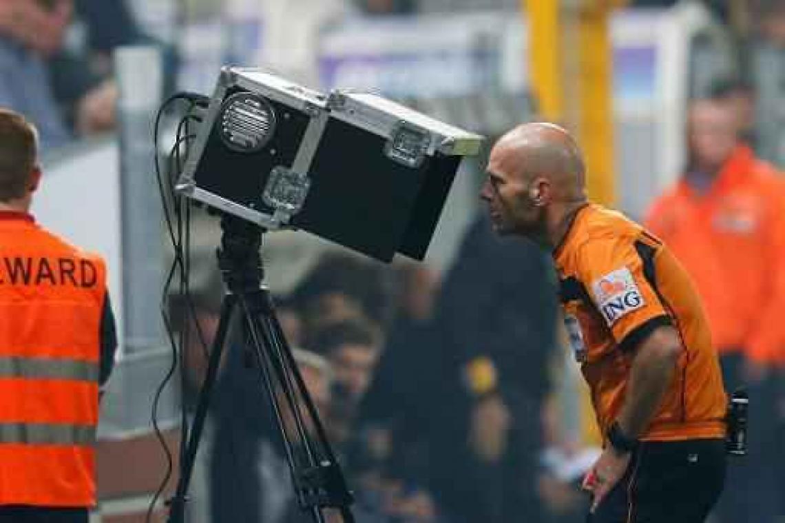 Videoref scoort 8 op 12 na veertien speeldagen
