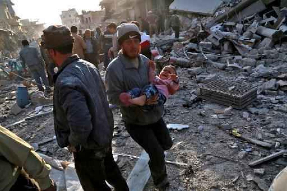 Geweld Syrië - Meer dan vijftig doden bij bombardement op Syrische markt