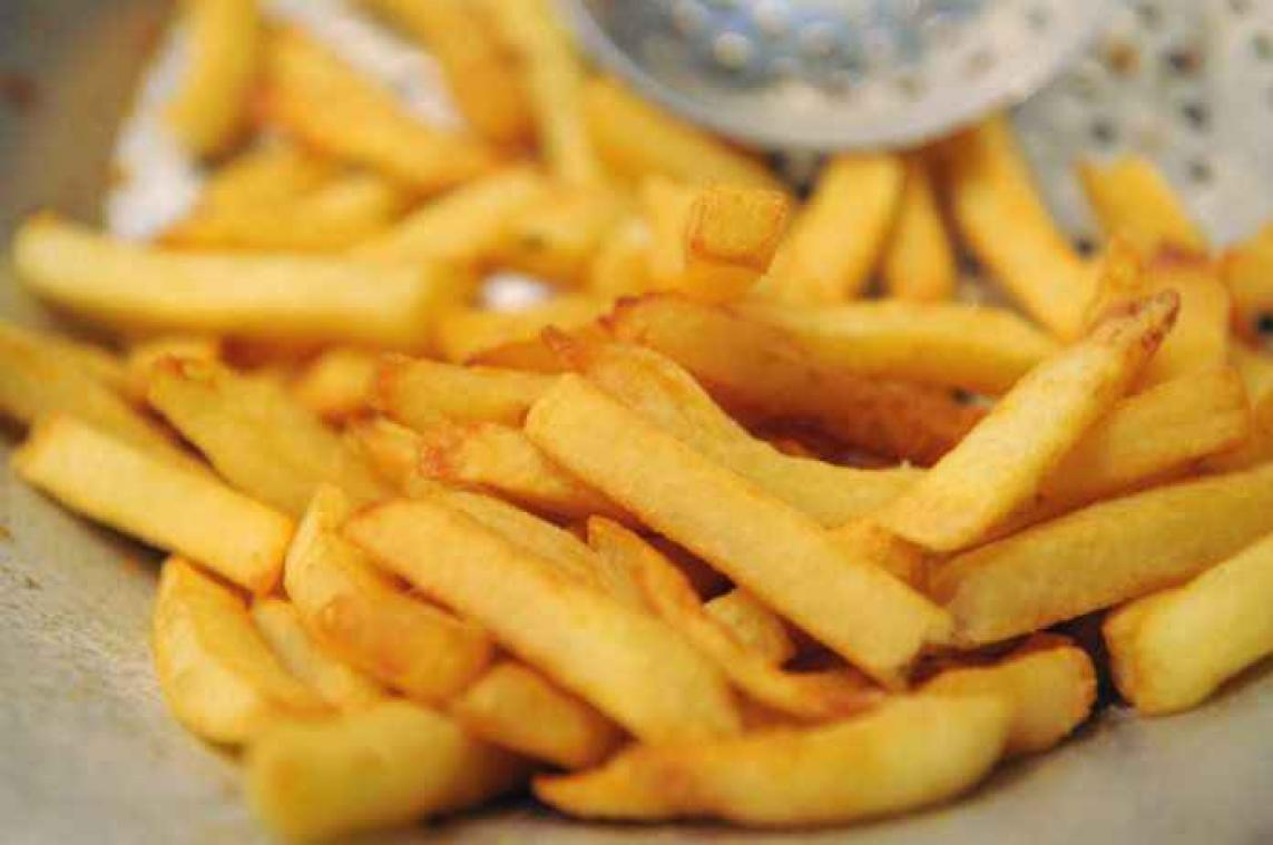 Deze frituur verkoopt frietjes met chocoladesaus