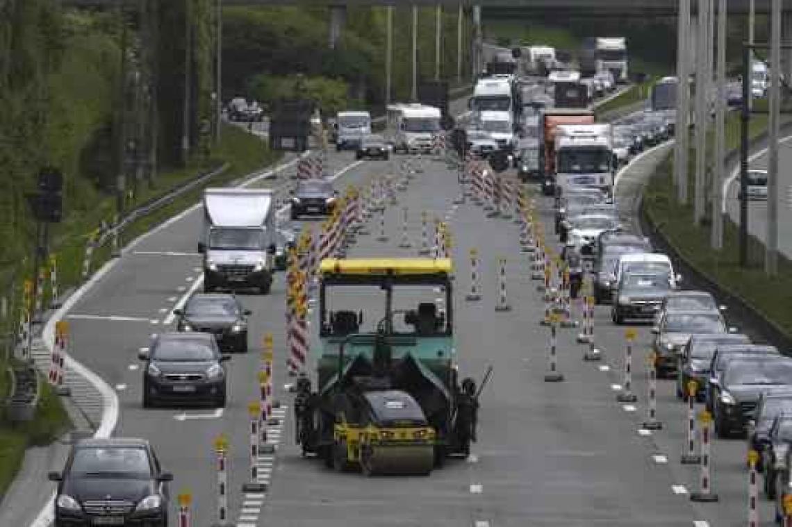 Ernstige hinder verwacht op R0 en E40 wegens markeringswerken