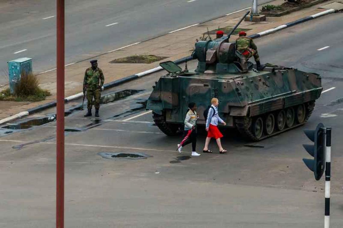 Leger grijpt macht in Zimbabwe
