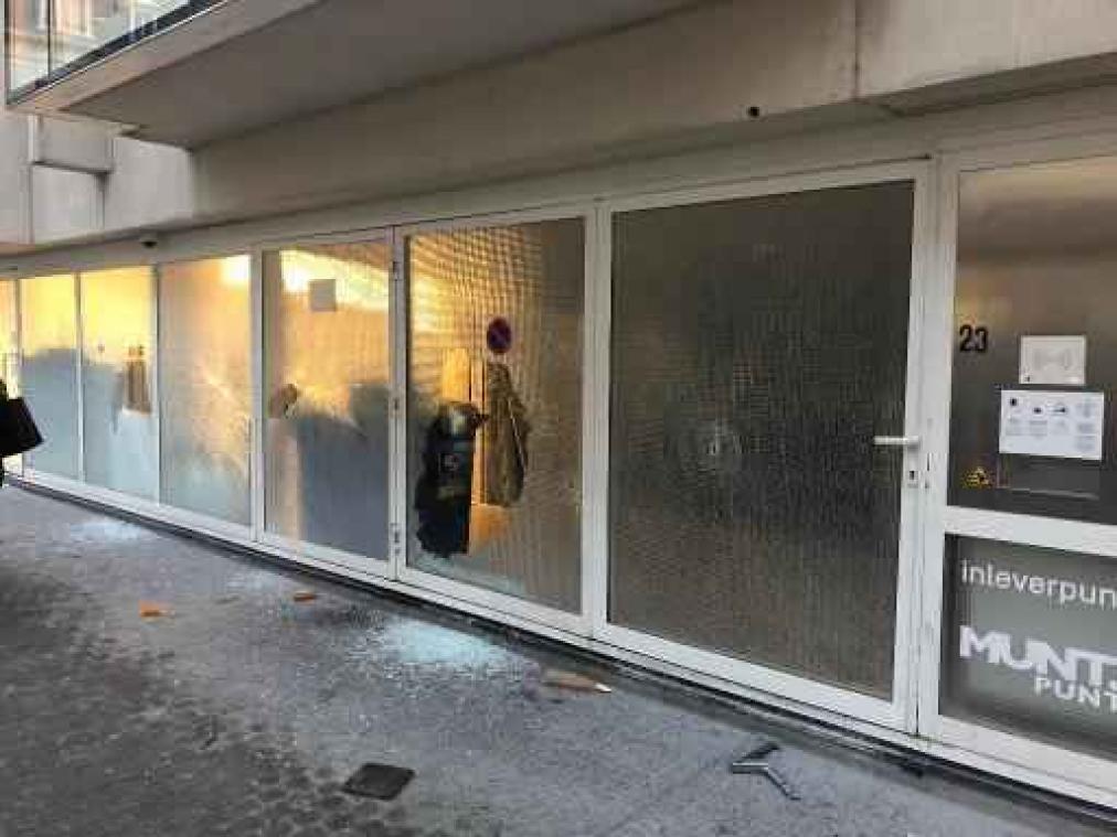 Rellen Muntplein - Dertig personen opgepakt op het Muntplein, onder wie ook Vargasss92