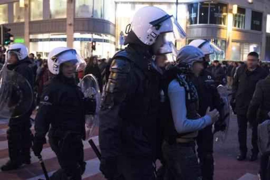 Drie personen gerechtelijk aangehouden na rellen op Muntplein