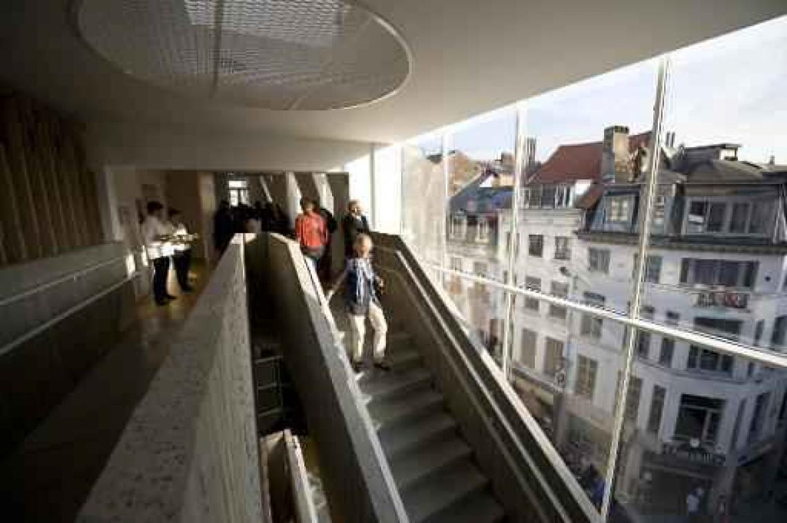 Bibliotheek Muntpunt vandaag gewoon open ondanks gebroken ramen