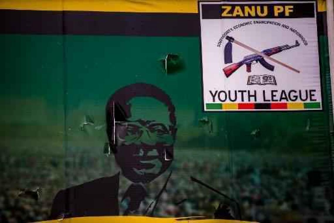 Onrust Zimbabwe - Robert Mugabe opzijgeschoven als leider van regeringspartij Zanu-PF