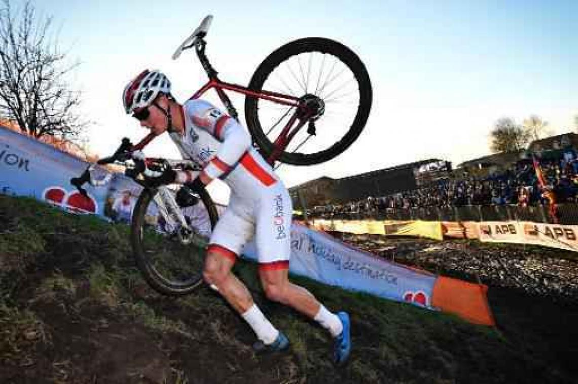 WB veldrijden - Mathieu van der Poel oppermachtig in Bogense