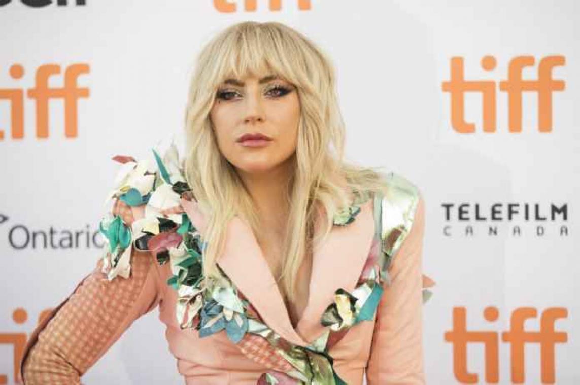 Lady Gaga's verloofde tattoeëert gezicht van de zangeres op zijn arm