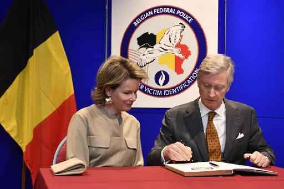 Koning en koningin bezoeken jarig DVI