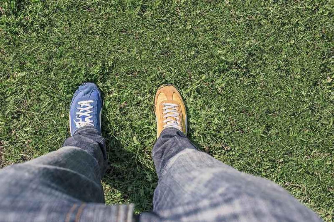 Nieuwe trend gespot: twee verschillende schoenen
