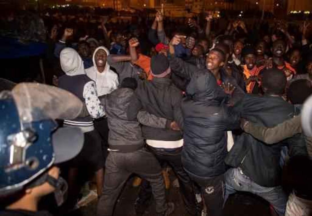 Schermutselingen tussen inwoners en migranten in Casablanca
