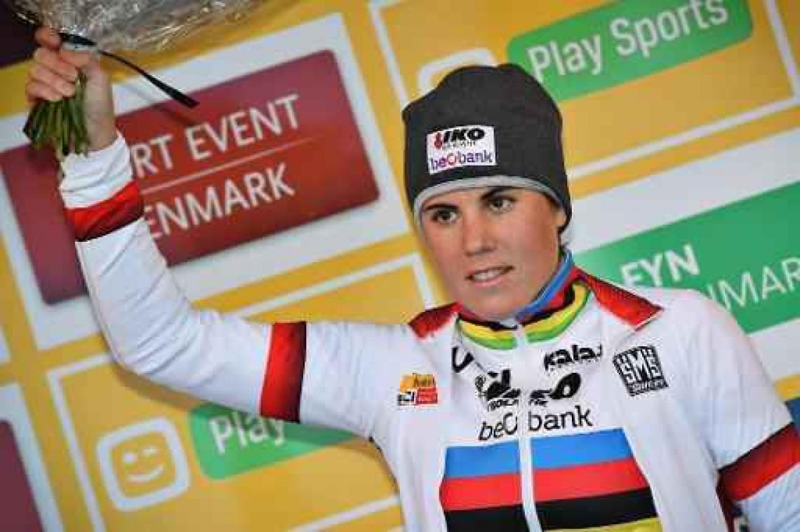 Sanne Cant pakt de zege in WB veldrijden in Duitsland