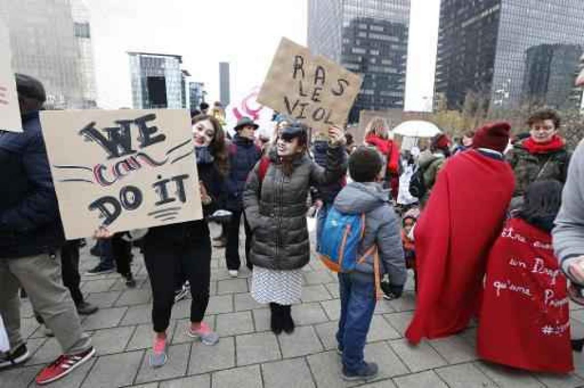 Feministische betoging tegen geweld op vrouwen trekt door Brussel