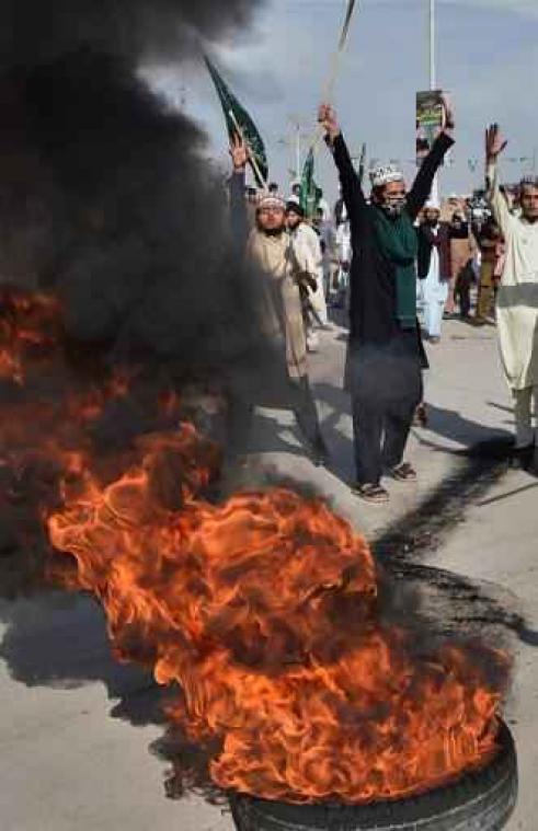 Minstens zes doden bij rellen in Islamabad, leger ter versterking opgeroepen